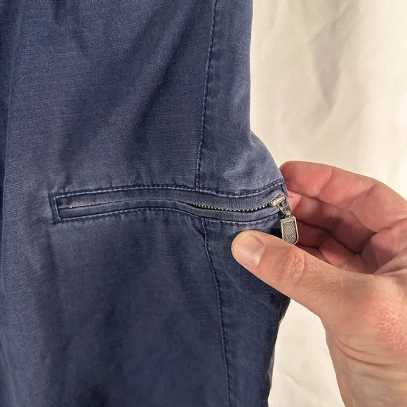 Eddie Bauer Hiking Pants Women's 4 Blue Zip Pockets Cargo Capri 100% Cotton - Picture 4 of 9